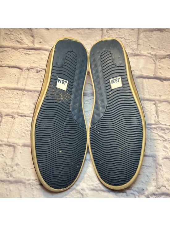 Athletic_Shoes